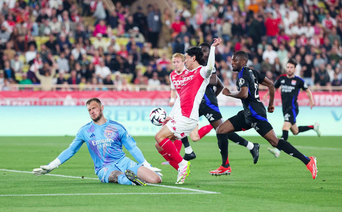 开云体育下载-包含窗口期体能课后，巴黎圣日耳曼调整名单备战法国杯，态度坚定，团队化学反应显著的词条